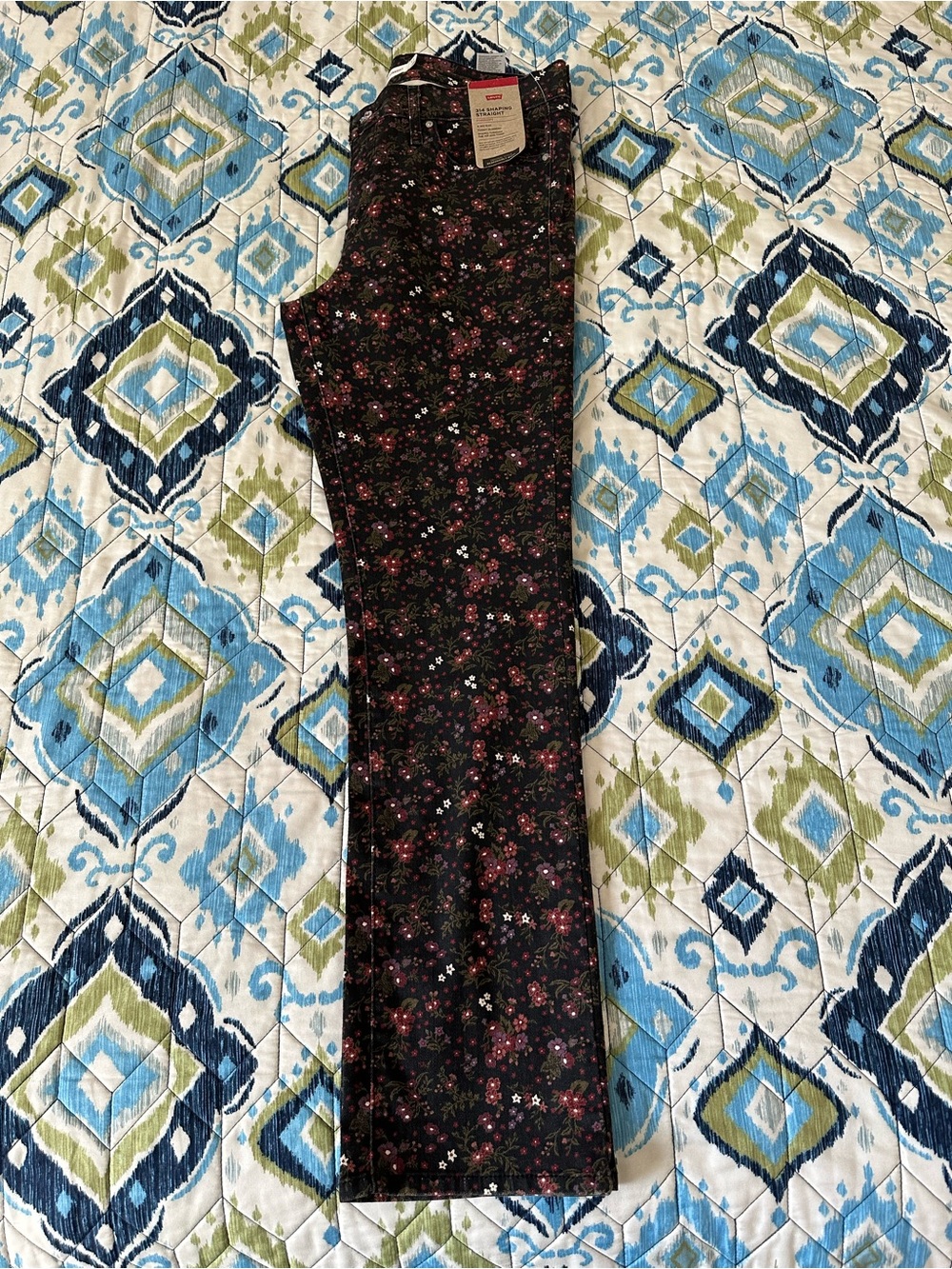 Levi's 314 Shaping Straight Black Floral Jeans. Size 31x30. NWT - Picture 5 of 15